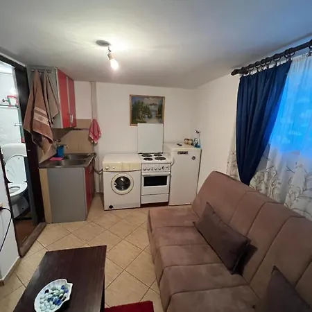 A & A Apartment *