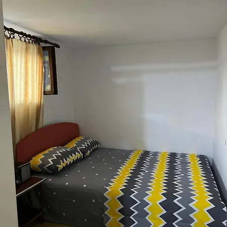 A & A Apartment *